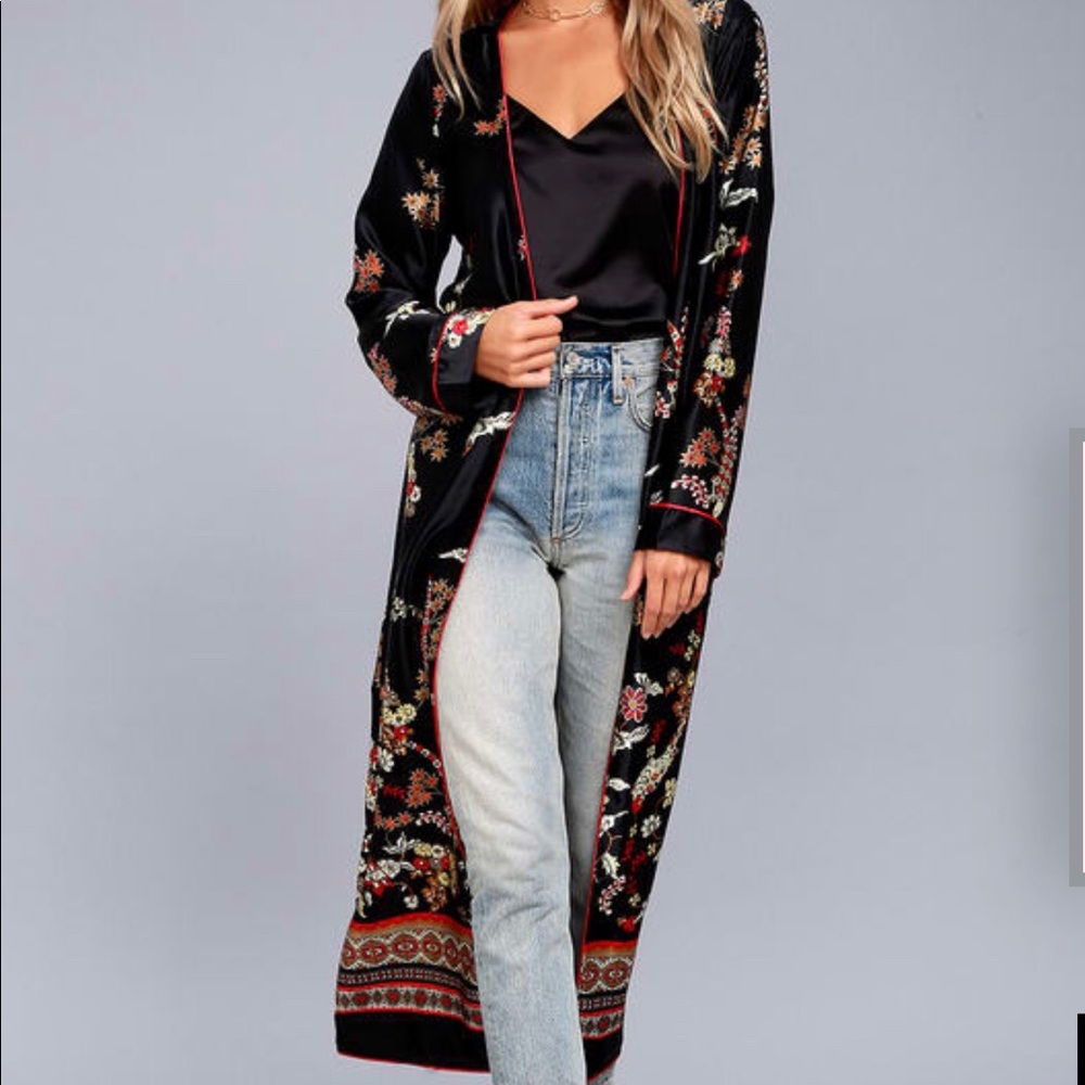 Lulu’s Black Print Satin Kimono - Picture 2 of 8